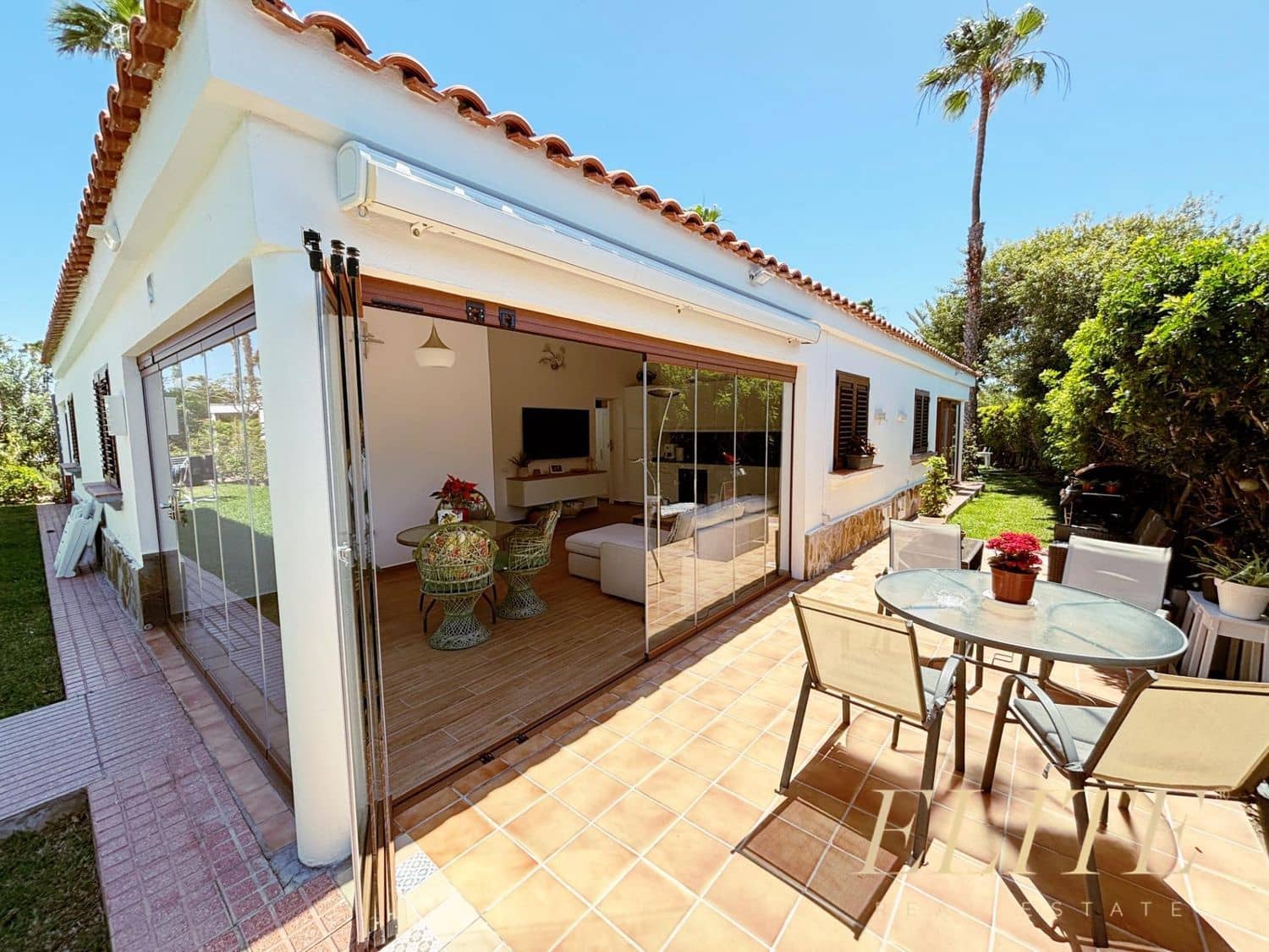 2 bedroom Villa for sale in San Bartolome de Tirajana with pool garage - € 400,000 (Ref: 9586862)