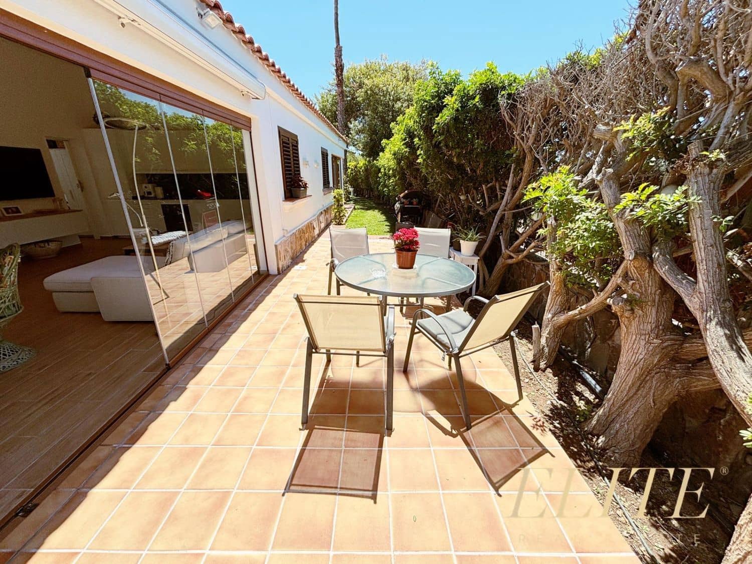 2 bedroom Villa for sale in San Bartolome de Tirajana with pool garage - € 400,000 (Ref: 9586862)