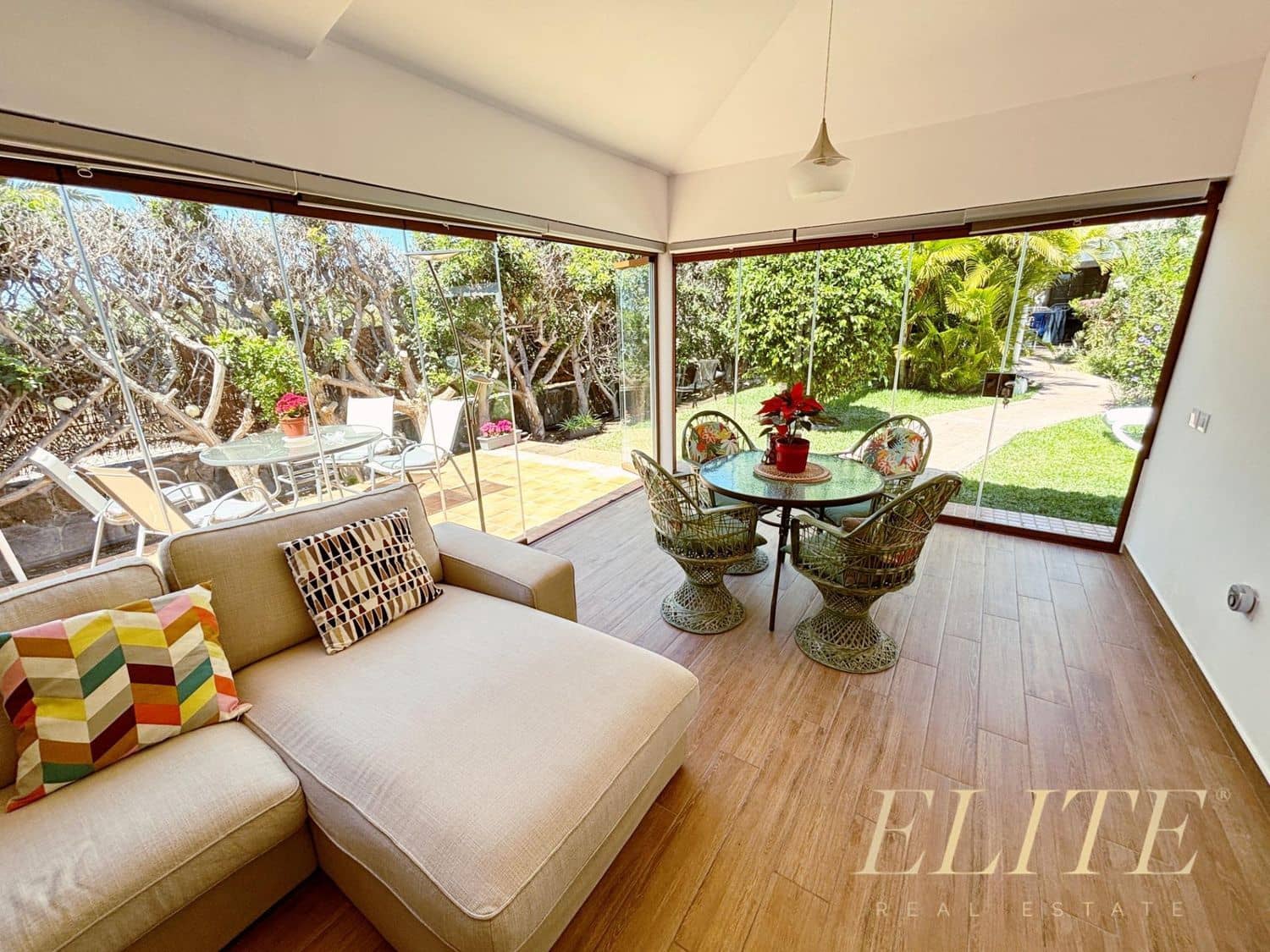 2 bedroom Villa for sale in San Bartolome de Tirajana with pool garage - € 400,000 (Ref: 9586862)