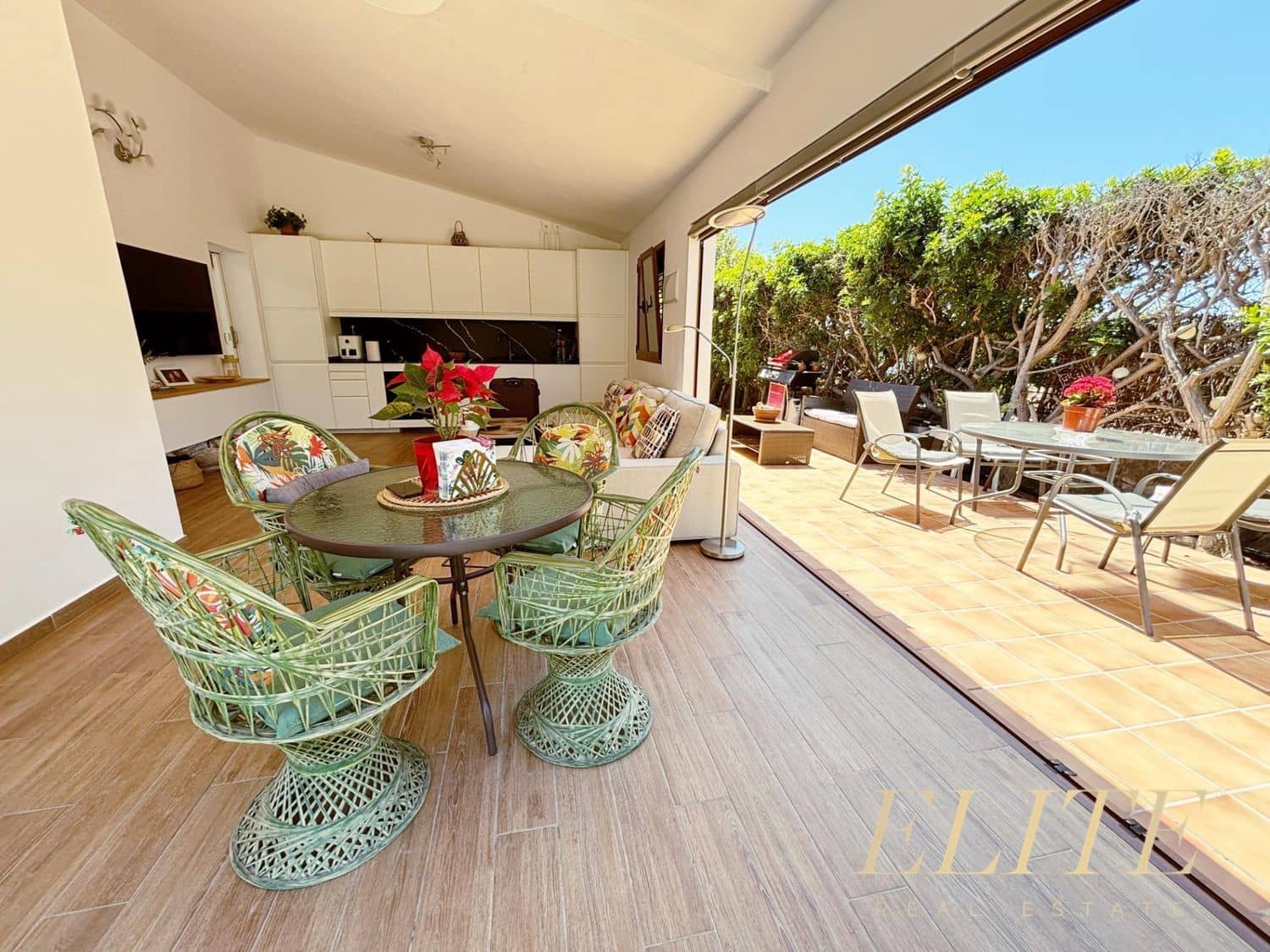 2 bedroom Villa for sale in San Bartolome de Tirajana with pool garage - € 400,000 (Ref: 9586862)