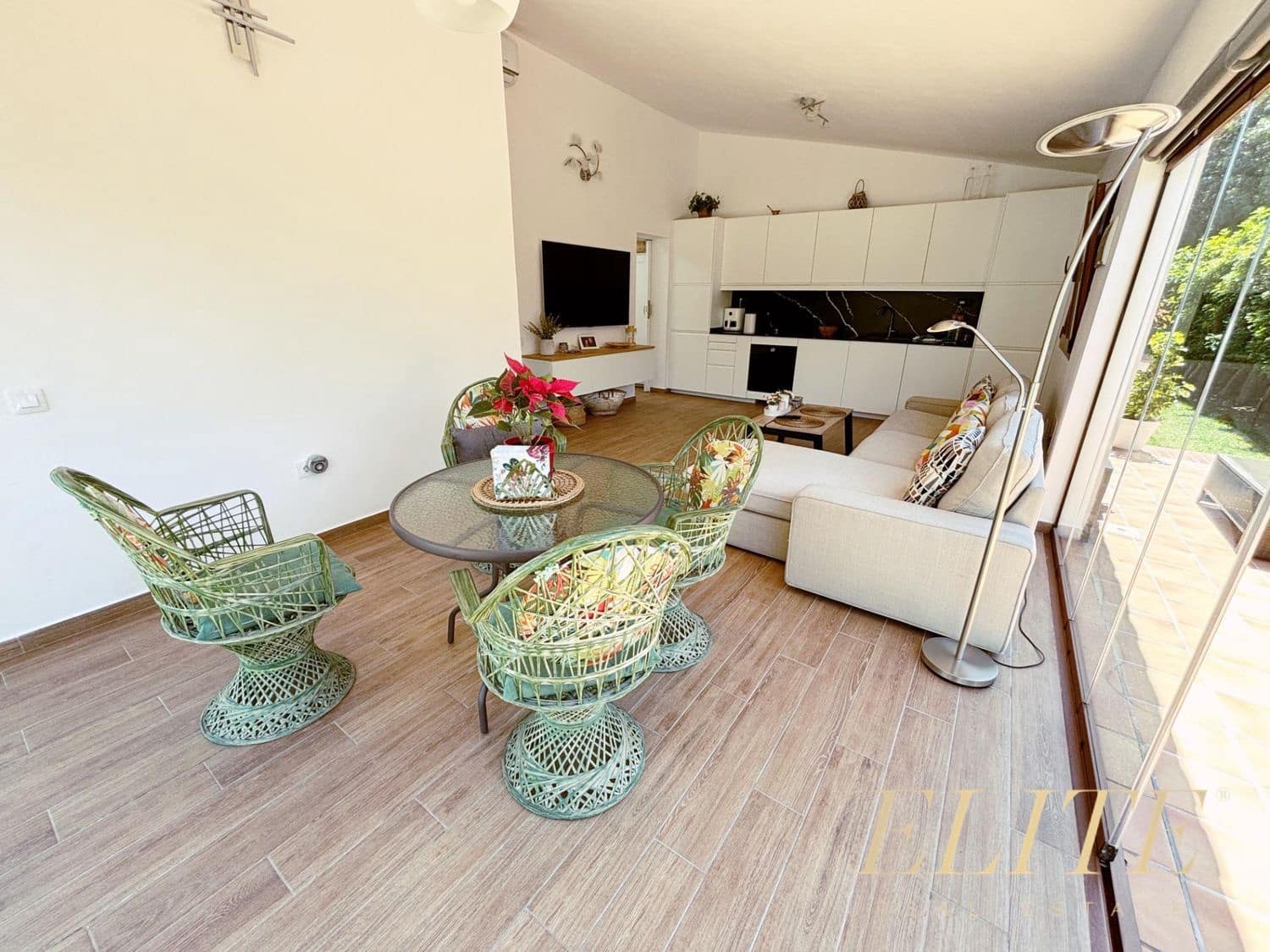 2 bedroom Villa for sale in San Bartolome de Tirajana with pool garage - € 400,000 (Ref: 9586862)
