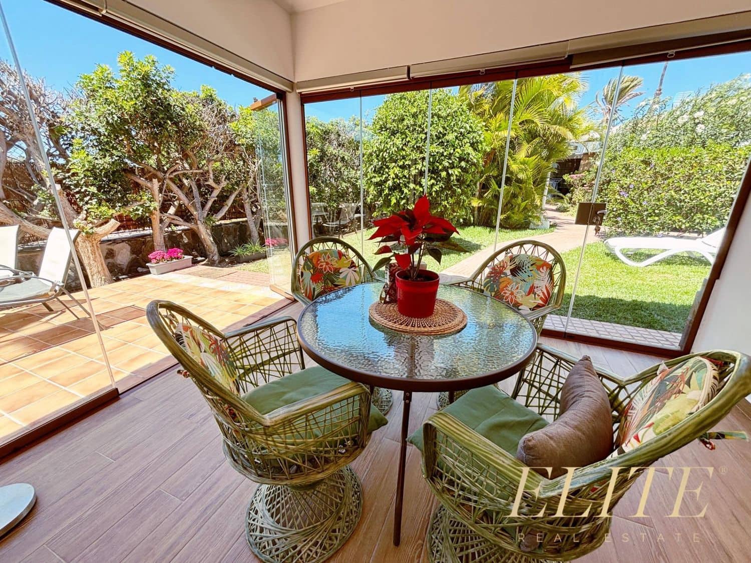 2 bedroom Villa for sale in San Bartolome de Tirajana with pool garage - € 400,000 (Ref: 9586862)