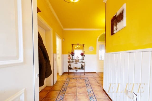 5 soveværelse Villa til salg i Santa Brígida med garage - € 699.000 (Ref: 9586864)