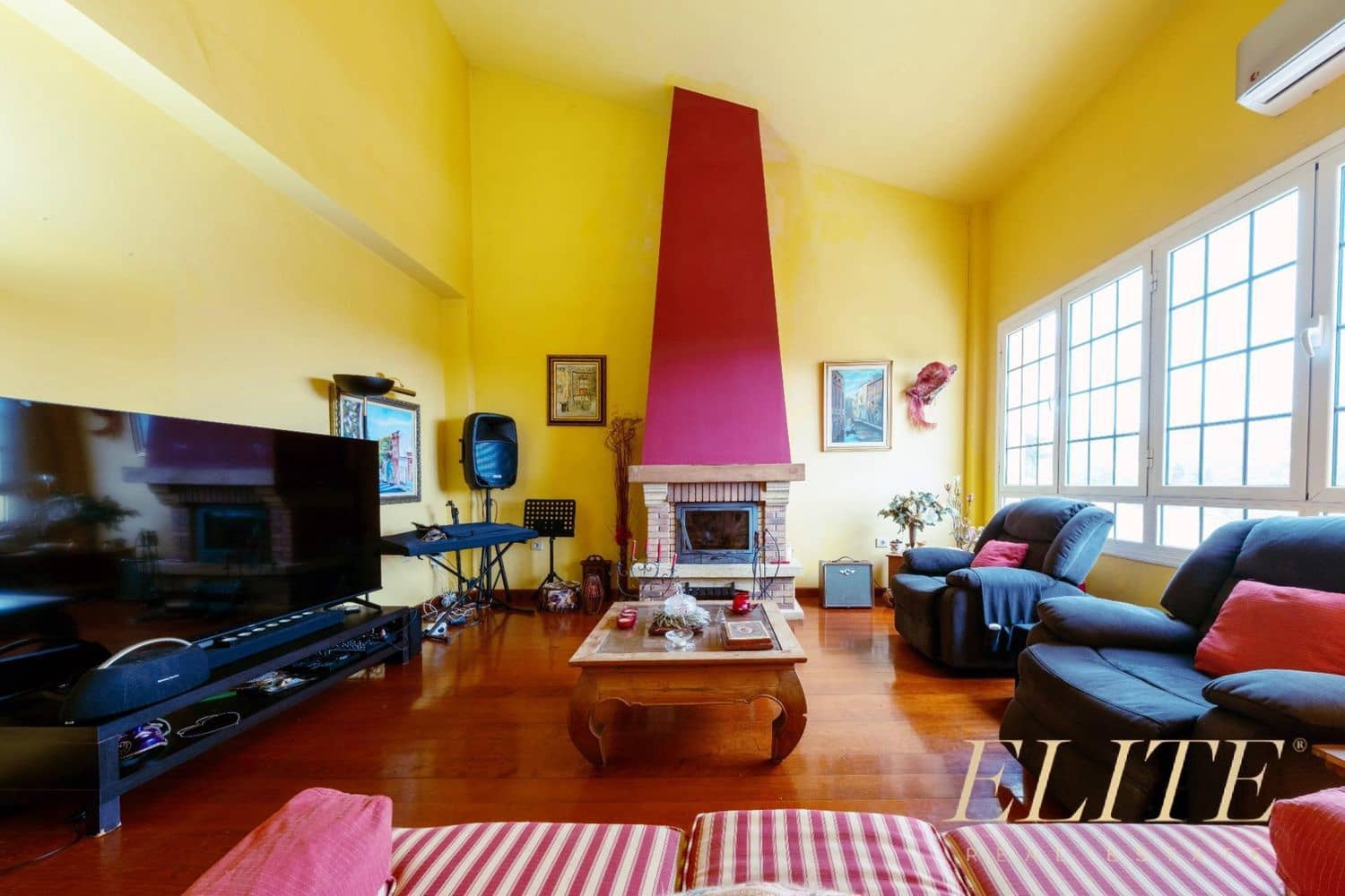 5 bedroom Villa for sale in Santa Brigida with garage - € 699,000 (Ref: 9586864)