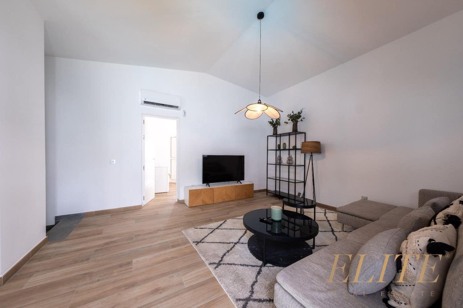 3 makuuhuone Omakotitalo myytävänä paikassa Playa del Ingles mukana uima-altaan 
autotalli - 1 050 000 € (Ref: 9586865)