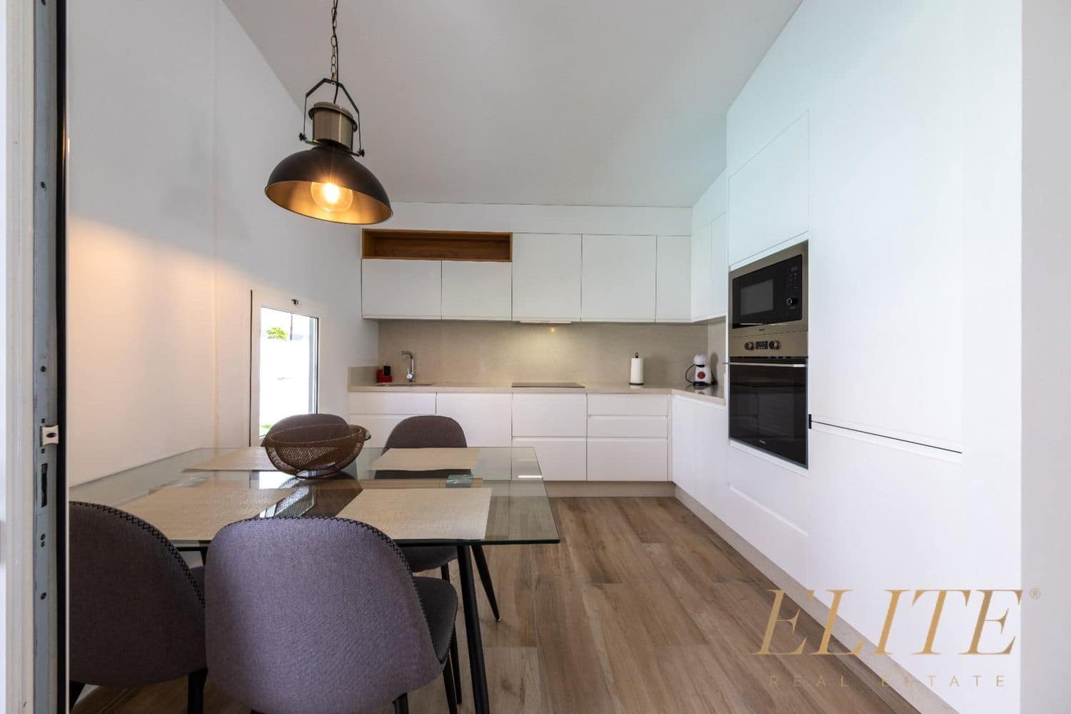 3 makuuhuone Omakotitalo myytävänä paikassa Playa del Ingles mukana uima-altaan 
autotalli - 1 050 000 € (Ref: 9586865)