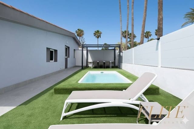 3 makuuhuone Omakotitalo myytävänä paikassa Playa del Inglés, San Bartolomé de Tirajana mukana uima-altaan 
autotalli - 1 050 000 € (Ref: 9586865)