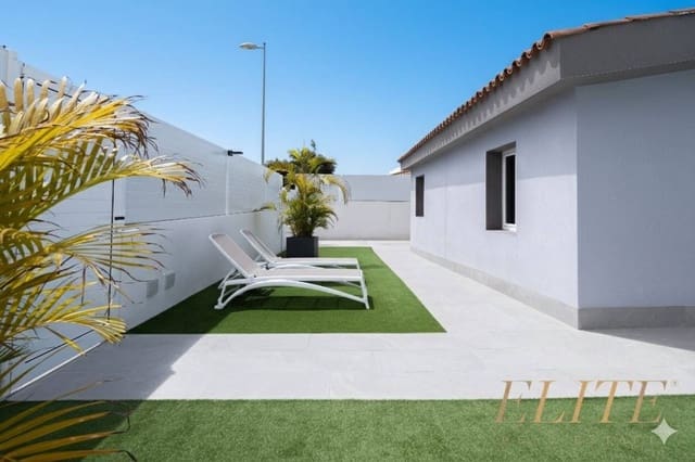 3 makuuhuone Omakotitalo myytävänä paikassa Playa del Inglés, San Bartolomé de Tirajana mukana uima-altaan 
autotalli - 1 050 000 € (Ref: 9586865)