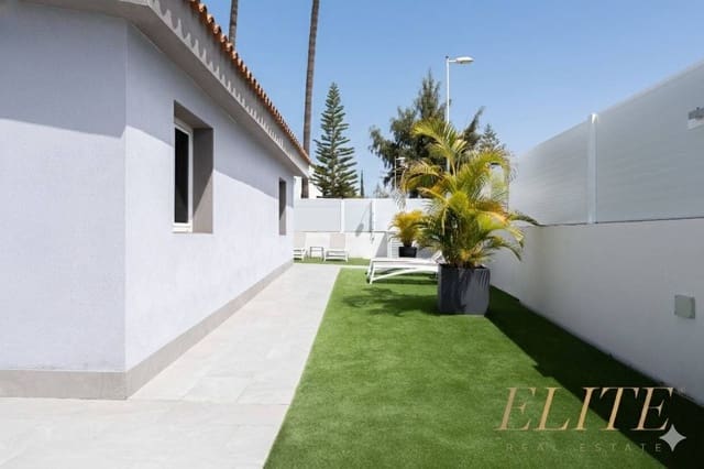 3 makuuhuone Omakotitalo myytävänä paikassa Playa del Inglés, San Bartolomé de Tirajana mukana uima-altaan 
autotalli - 1 050 000 € (Ref: 9586865)