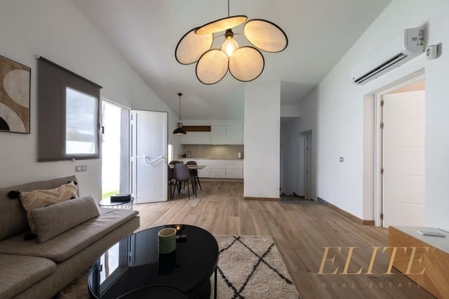 3 makuuhuone Omakotitalo myytävänä paikassa Playa del Inglés, San Bartolomé de Tirajana mukana uima-altaan 
autotalli - 1 050 000 € (Ref: 9586865)