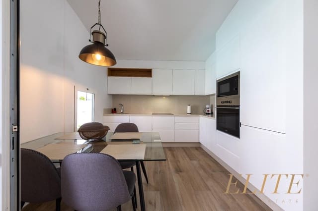 3 makuuhuone Omakotitalo myytävänä paikassa Playa del Inglés, San Bartolomé de Tirajana mukana uima-altaan 
autotalli - 1 050 000 € (Ref: 9586865)