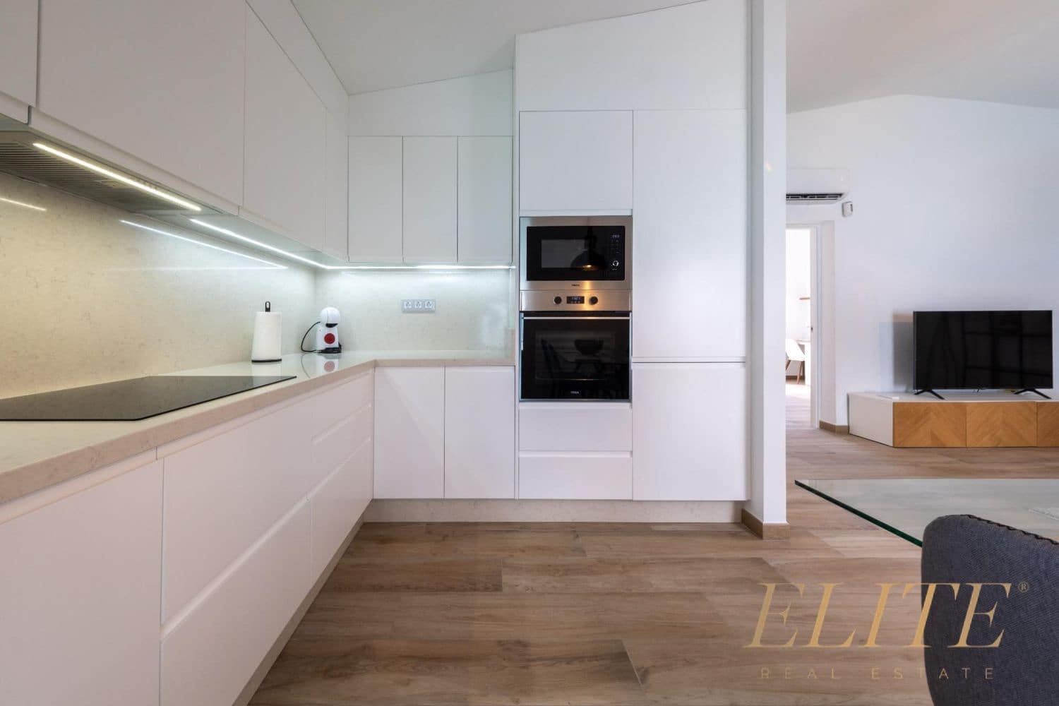 3 makuuhuone Omakotitalo myytävänä paikassa Playa del Ingles mukana uima-altaan 
autotalli - 1 050 000 € (Ref: 9586865)