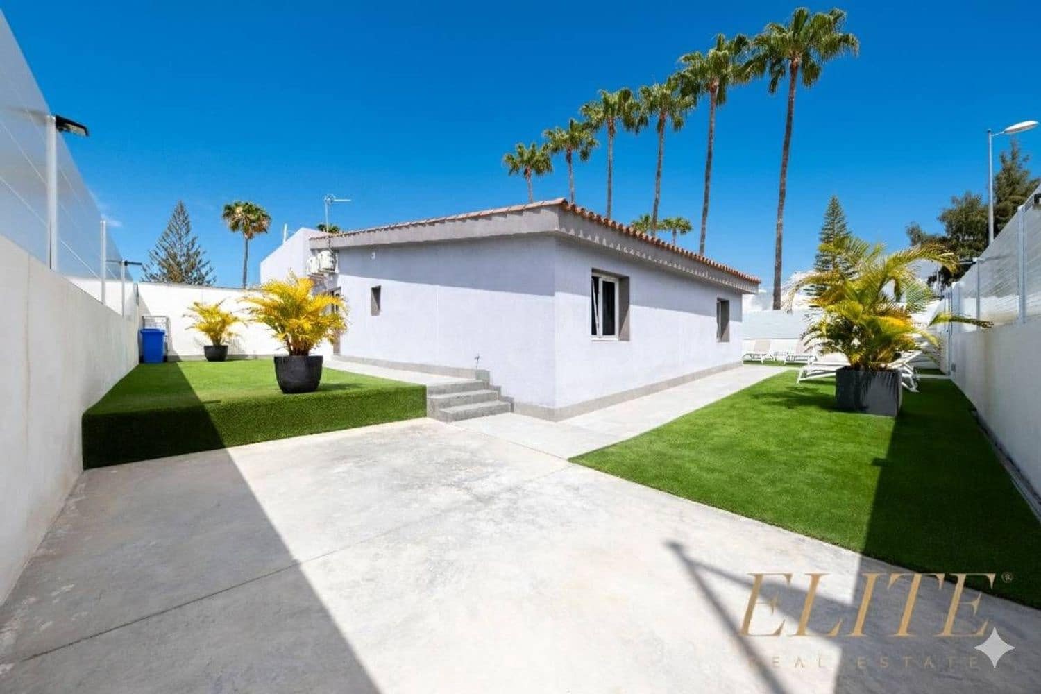 3 makuuhuone Omakotitalo myytävänä paikassa Playa del Ingles mukana uima-altaan 
autotalli - 1 050 000 € (Ref: 9586865)