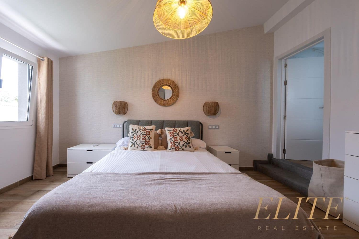 3 makuuhuone Omakotitalo myytävänä paikassa Playa del Ingles mukana uima-altaan 
autotalli - 1 050 000 € (Ref: 9586865)