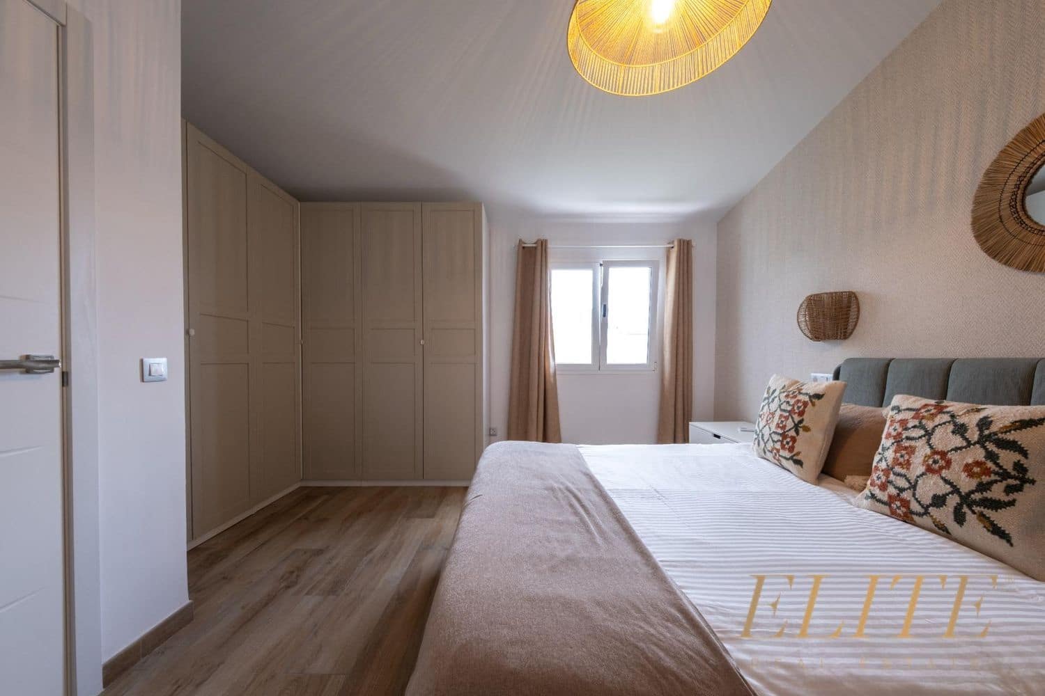 3 makuuhuone Omakotitalo myytävänä paikassa Playa del Ingles mukana uima-altaan 
autotalli - 1 050 000 € (Ref: 9586865)