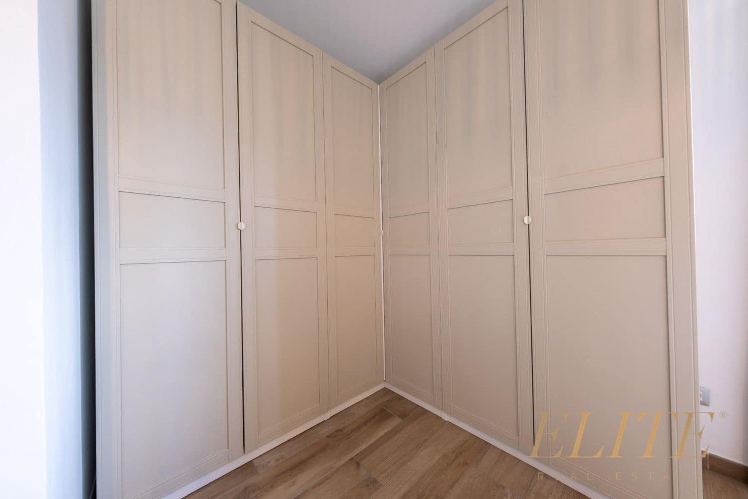 3 makuuhuone Omakotitalo myytävänä paikassa Playa del Ingles mukana uima-altaan 
autotalli - 1 050 000 € (Ref: 9586865)