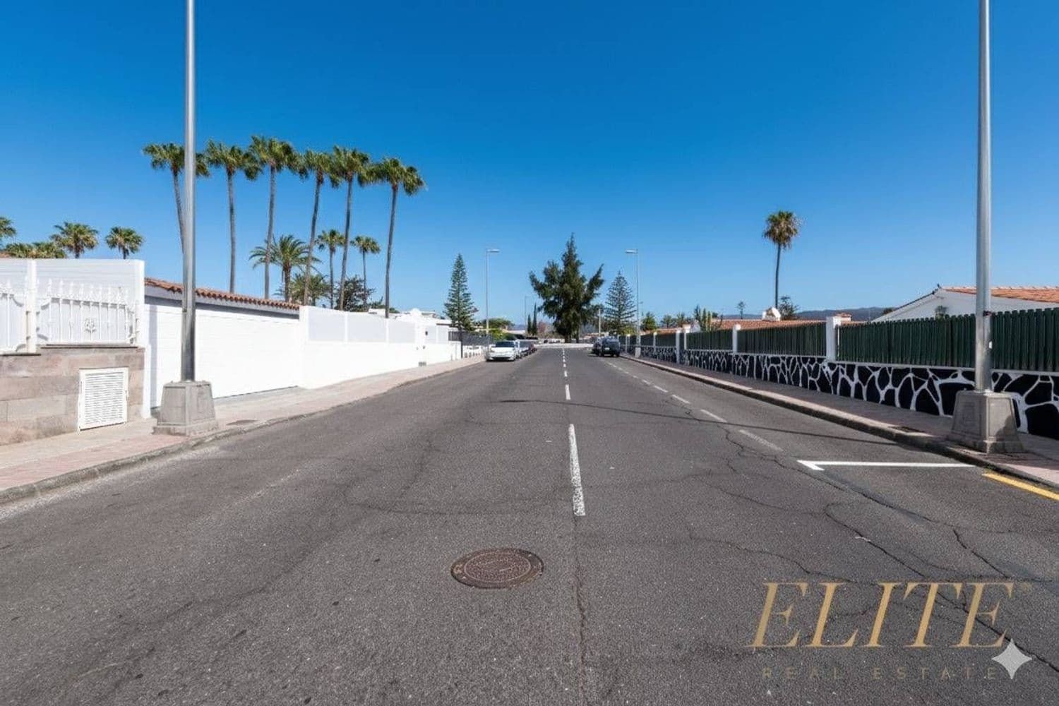 3 makuuhuone Omakotitalo myytävänä paikassa Playa del Ingles mukana uima-altaan 
autotalli - 1 050 000 € (Ref: 9586865)