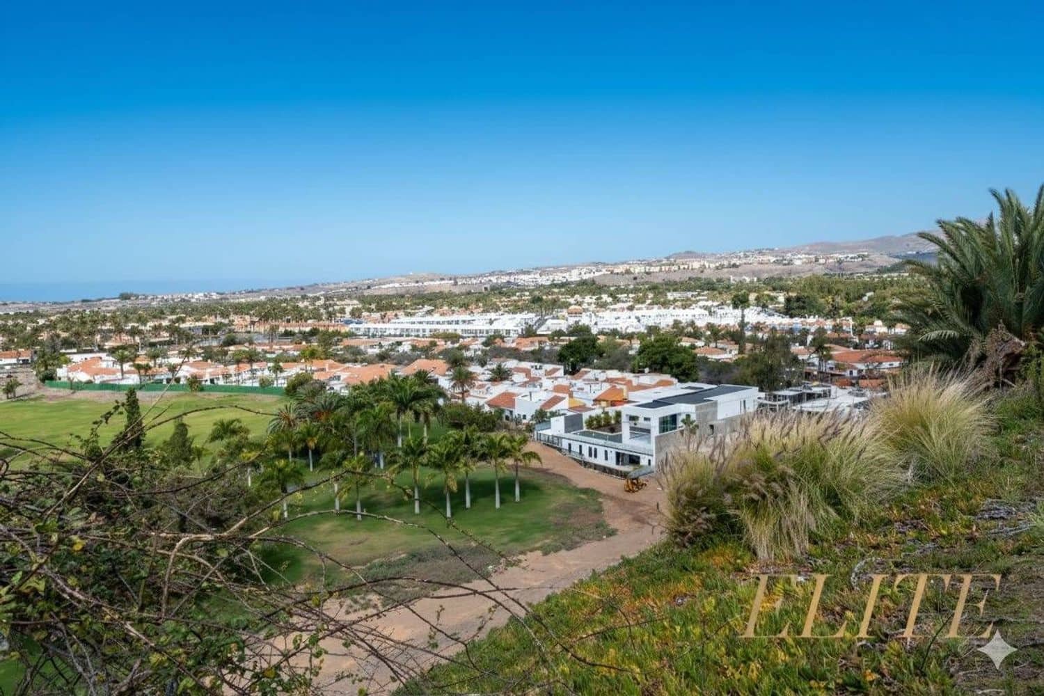 3 makuuhuone Omakotitalo myytävänä paikassa Playa del Ingles mukana uima-altaan 
autotalli - 1 050 000 € (Ref: 9586865)