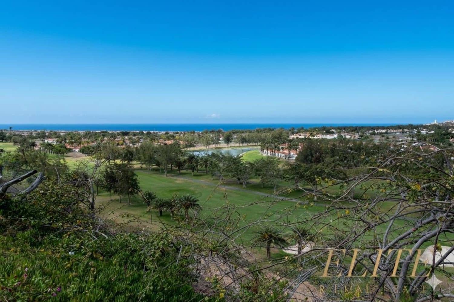 3 makuuhuone Omakotitalo myytävänä paikassa Playa del Ingles mukana uima-altaan 
autotalli - 1 050 000 € (Ref: 9586865)