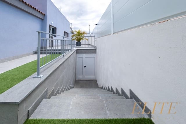 3 makuuhuone Omakotitalo myytävänä paikassa Playa del Inglés, San Bartolomé de Tirajana mukana uima-altaan 
autotalli - 1 325 000 € (Ref: 9586866)