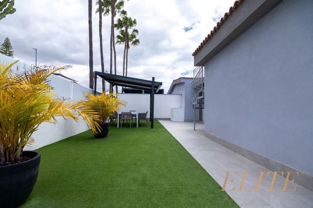 3 makuuhuone Omakotitalo myytävänä paikassa Playa del Inglés, San Bartolomé de Tirajana mukana uima-altaan 
autotalli - 1 325 000 € (Ref: 9586866)