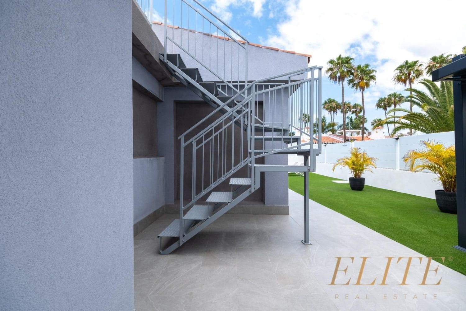 3 makuuhuone Omakotitalo myytävänä paikassa Playa del Ingles mukana uima-altaan 
autotalli - 1 325 000 € (Ref: 9586866)