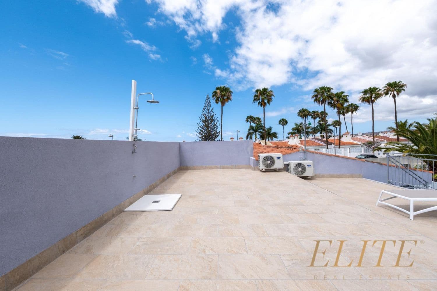 3 makuuhuone Omakotitalo myytävänä paikassa Playa del Ingles mukana uima-altaan 
autotalli - 1 325 000 € (Ref: 9586866)