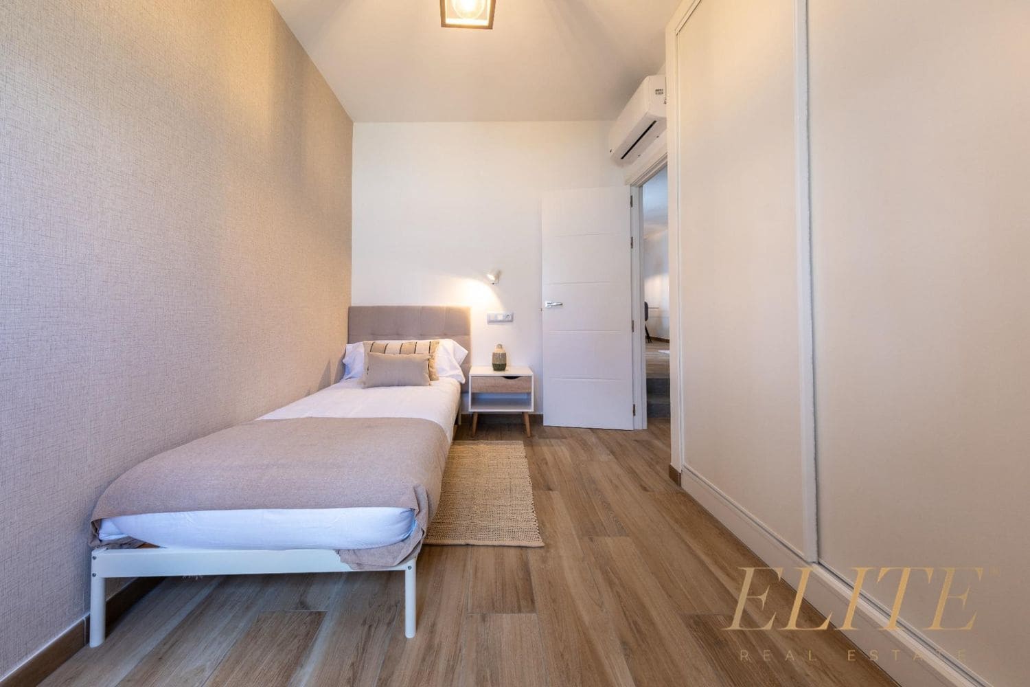 3 makuuhuone Omakotitalo myytävänä paikassa Playa del Ingles mukana uima-altaan 
autotalli - 1 325 000 € (Ref: 9586866)