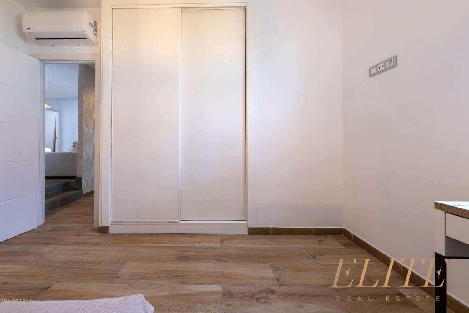 3 makuuhuone Omakotitalo myytävänä paikassa Playa del Ingles mukana uima-altaan 
autotalli - 1 325 000 € (Ref: 9586866)