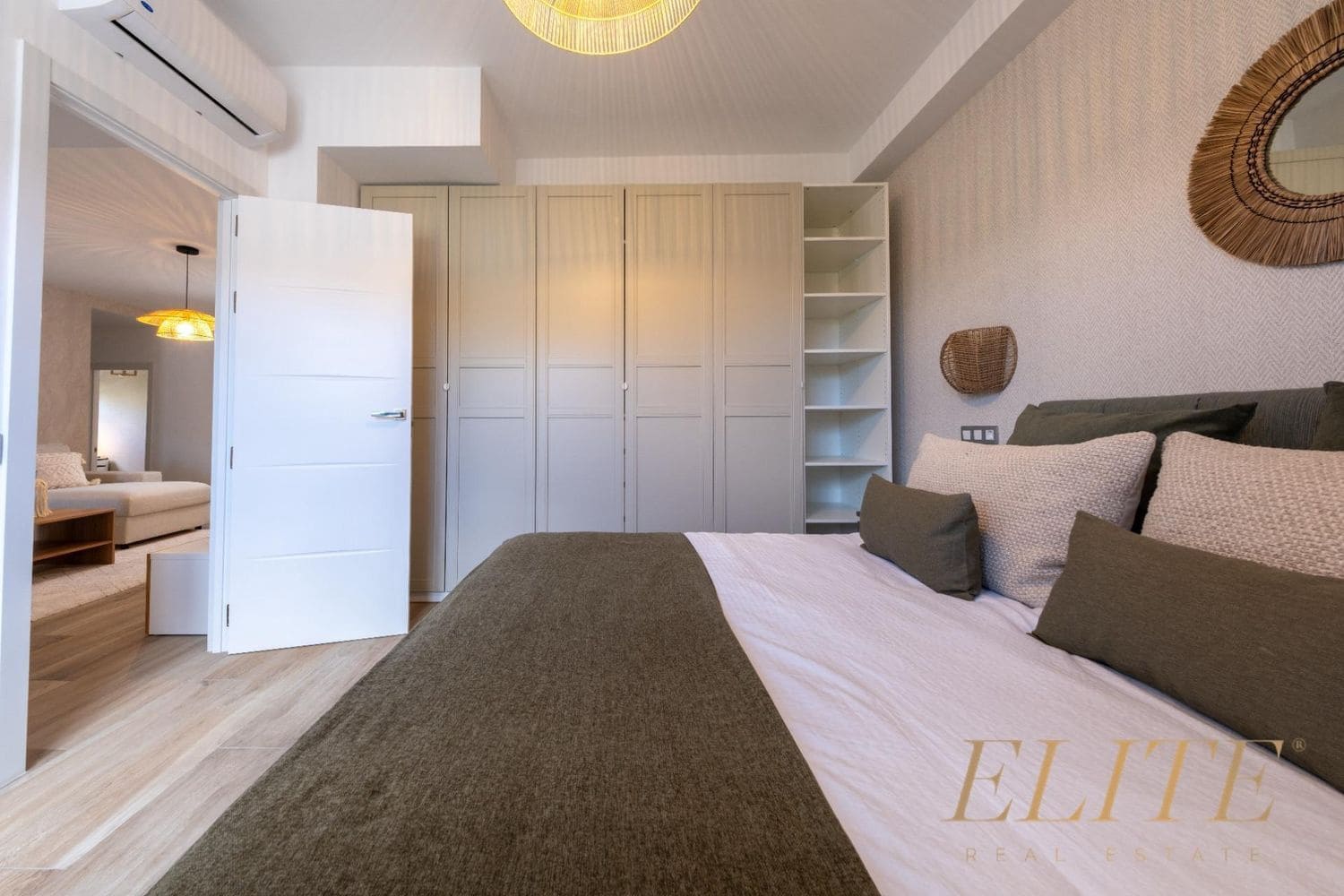 3 makuuhuone Omakotitalo myytävänä paikassa Playa del Ingles mukana uima-altaan 
autotalli - 1 325 000 € (Ref: 9586866)