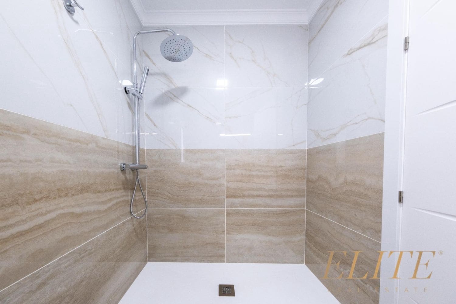 3 makuuhuone Omakotitalo myytävänä paikassa Playa del Ingles mukana uima-altaan 
autotalli - 1 325 000 € (Ref: 9586866)