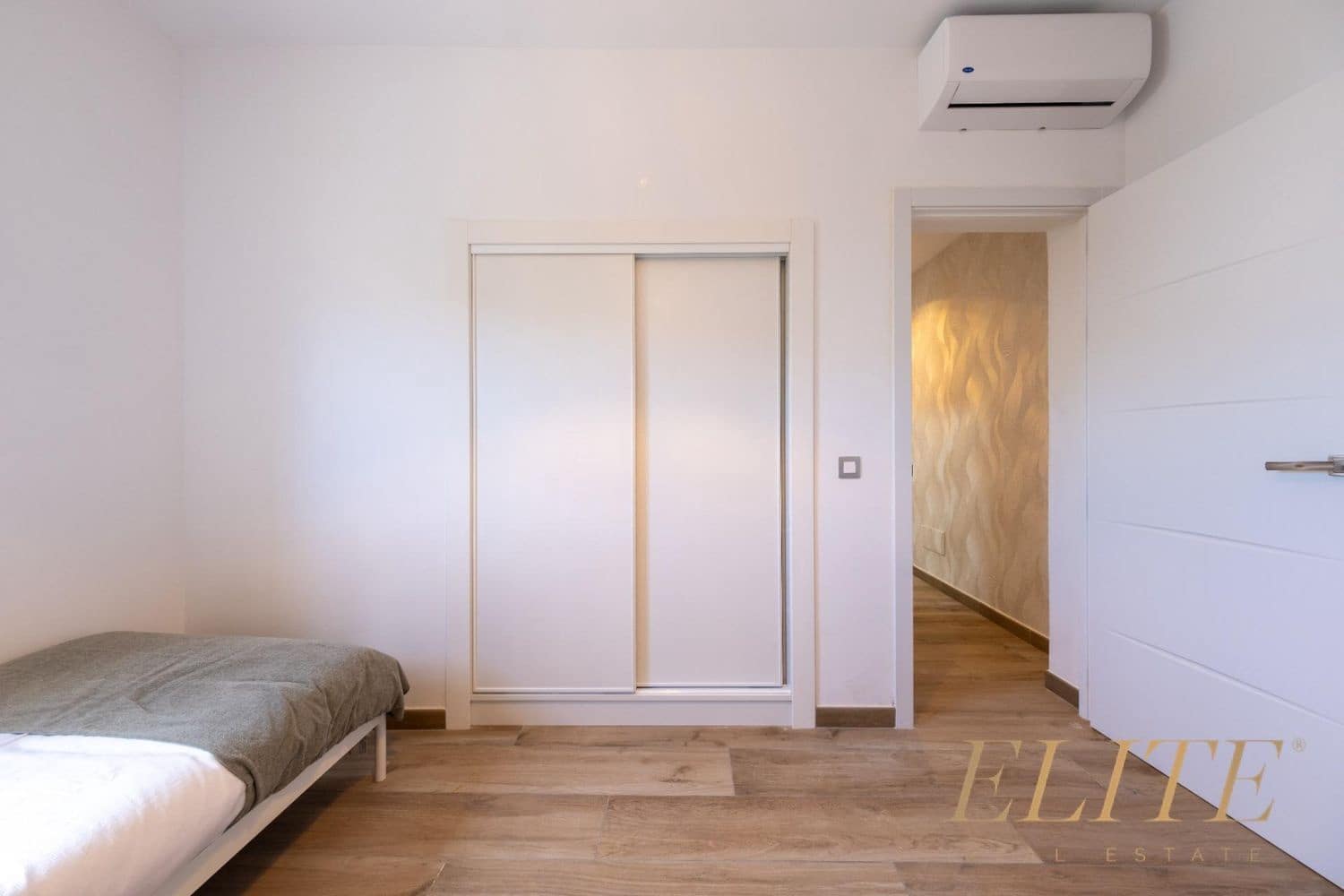 3 makuuhuone Omakotitalo myytävänä paikassa Playa del Ingles mukana uima-altaan 
autotalli - 1 325 000 € (Ref: 9586866)