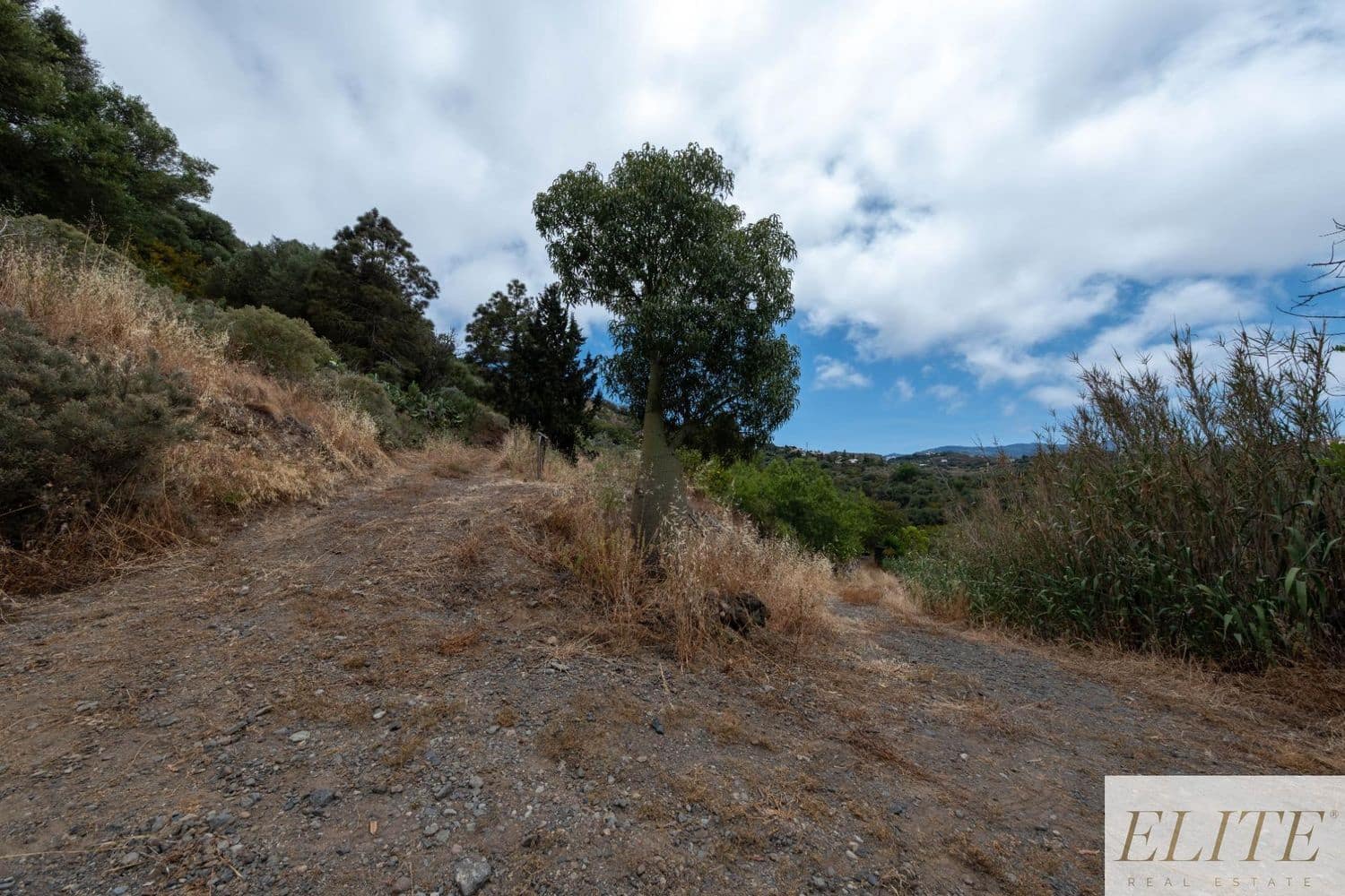 Rakentamaton maa myytävänä paikassa San Lorenzo - 520 000 € (Ref: 9586868)