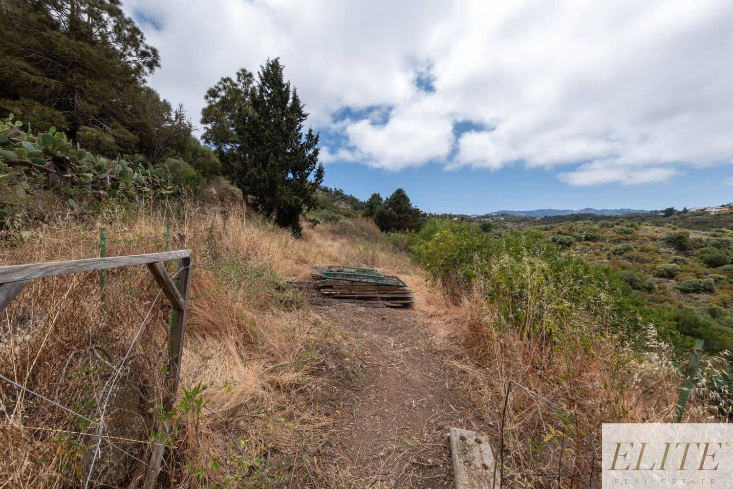 Rakentamaton maa myytävänä paikassa San Lorenzo - 520 000 € (Ref: 9586868)