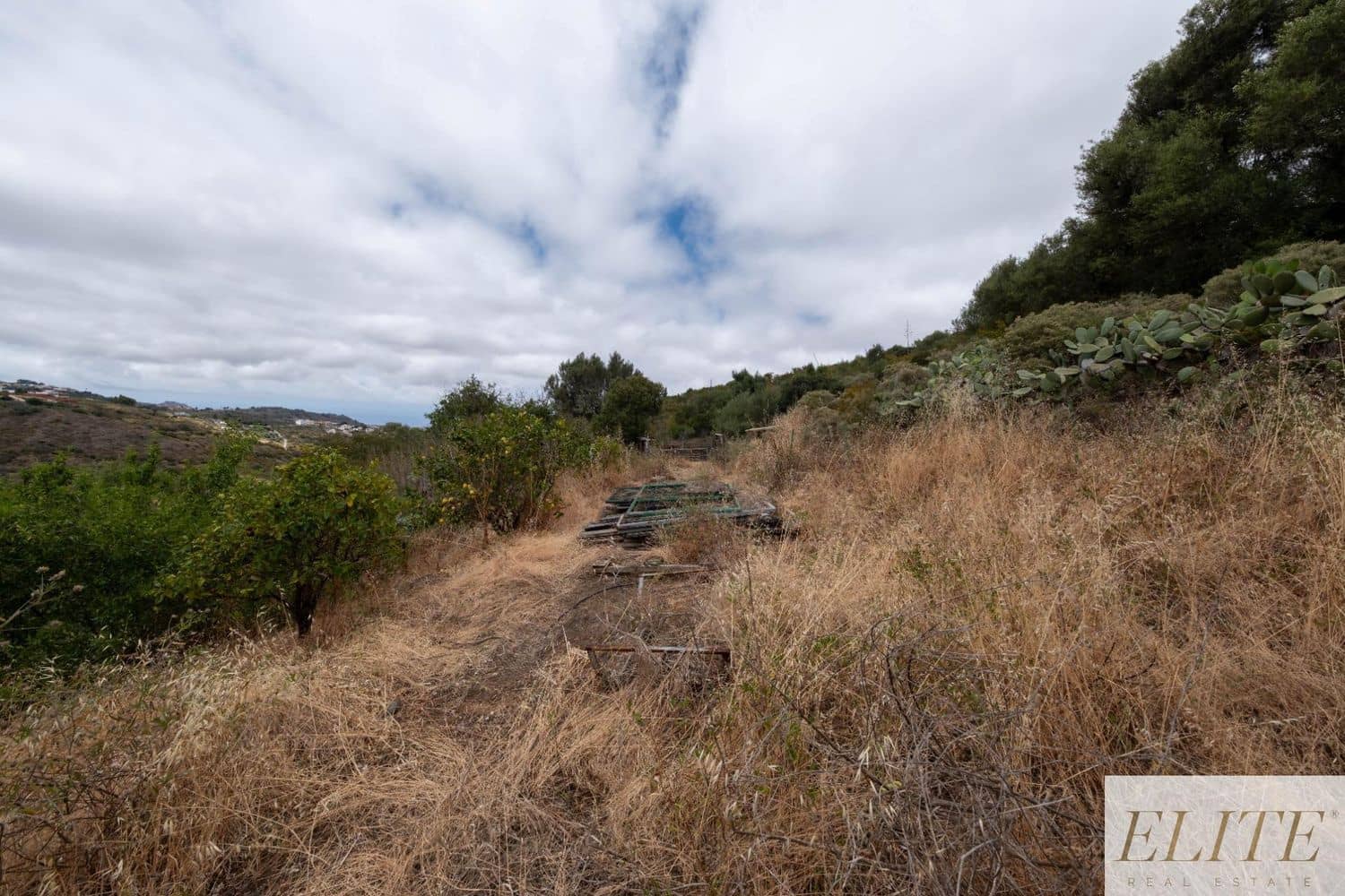 Rakentamaton maa myytävänä paikassa San Lorenzo - 520 000 € (Ref: 9586868)