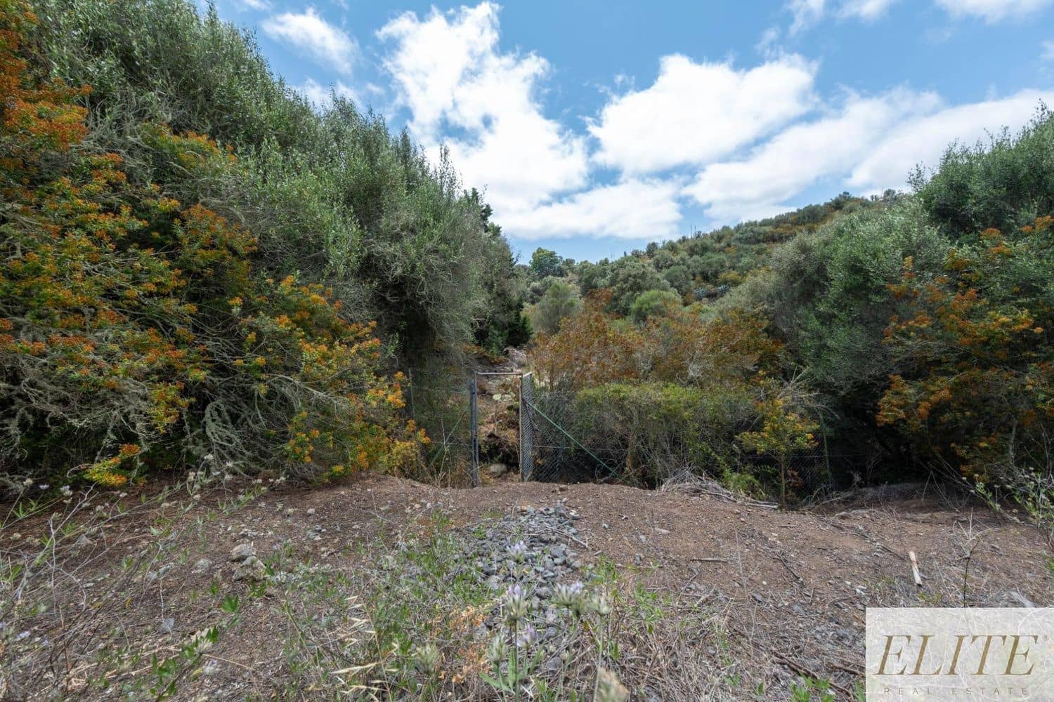 Rakentamaton maa myytävänä paikassa San Lorenzo - 520 000 € (Ref: 9586868)