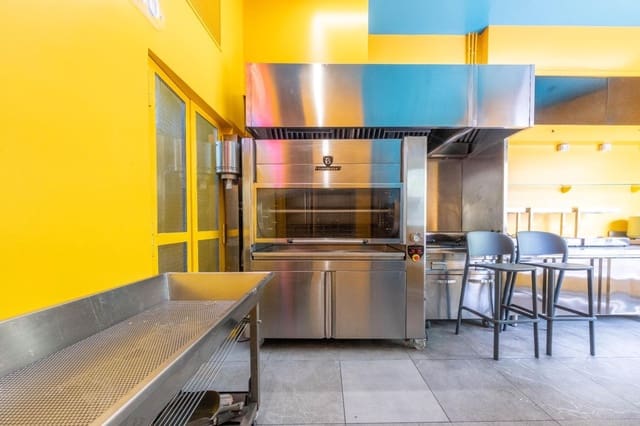 Kaupallinen myytävänä paikassa Alcaravaneras, Las Palmas de Gran Canaria - 174 000 € (Ref: 9586869)