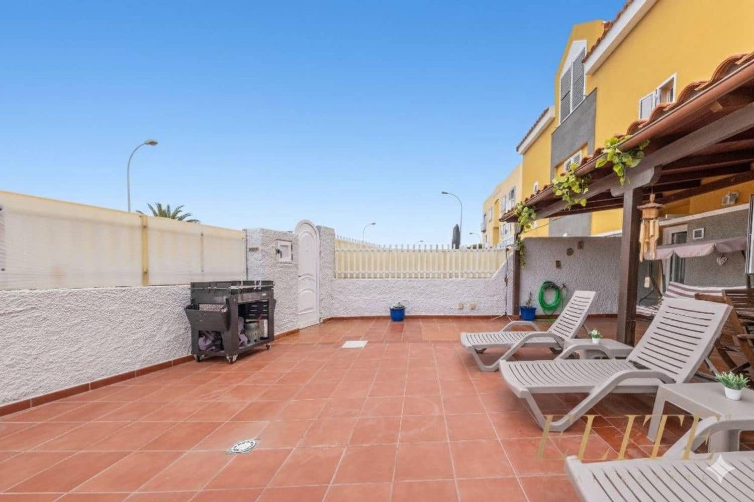 5 bedroom Townhouse for sale in San Bartolome de Tirajana with garage - € 530,000 (Ref: 9586873)