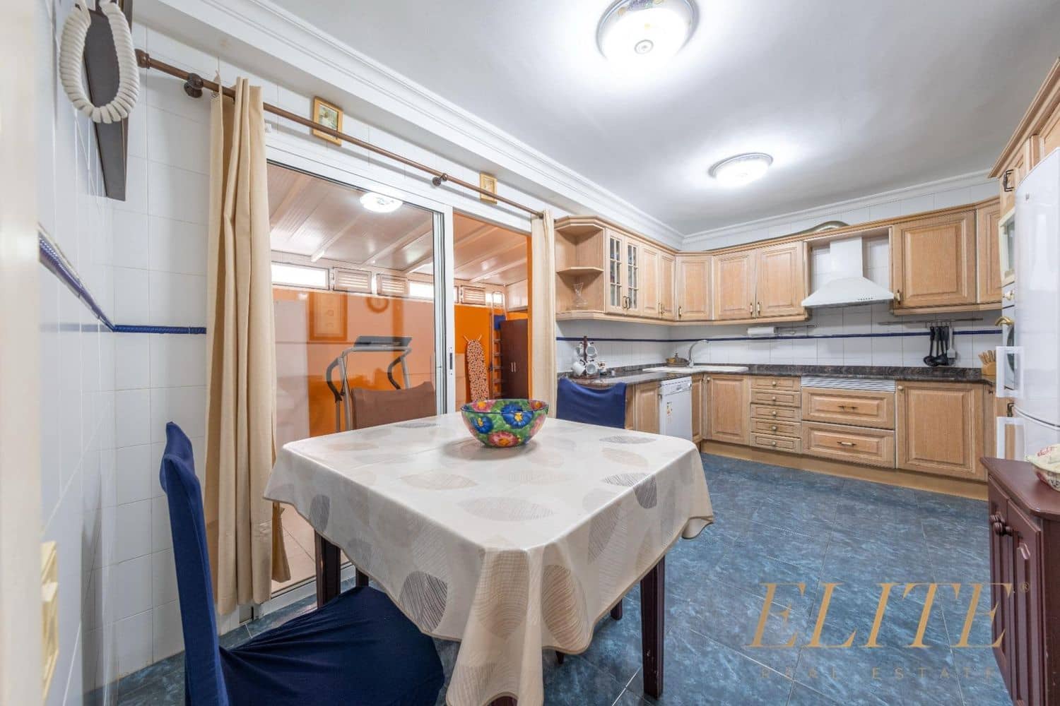 5 bedroom Townhouse for sale in San Bartolome de Tirajana with garage - € 530,000 (Ref: 9586873)