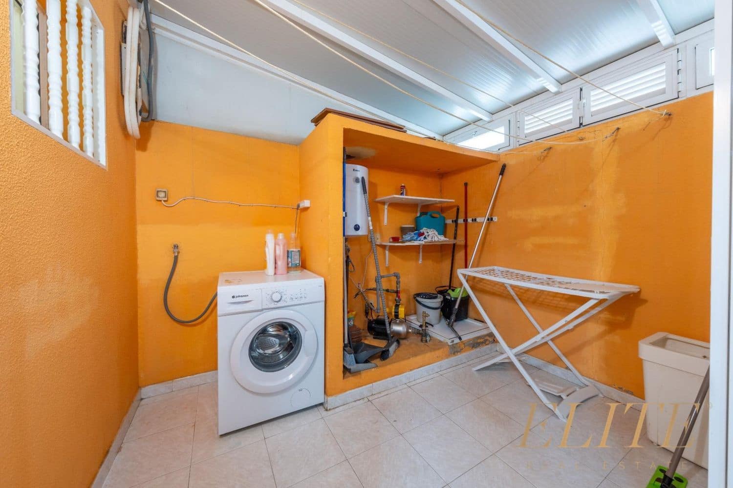 5 bedroom Townhouse for sale in San Bartolome de Tirajana with garage - € 530,000 (Ref: 9586873)