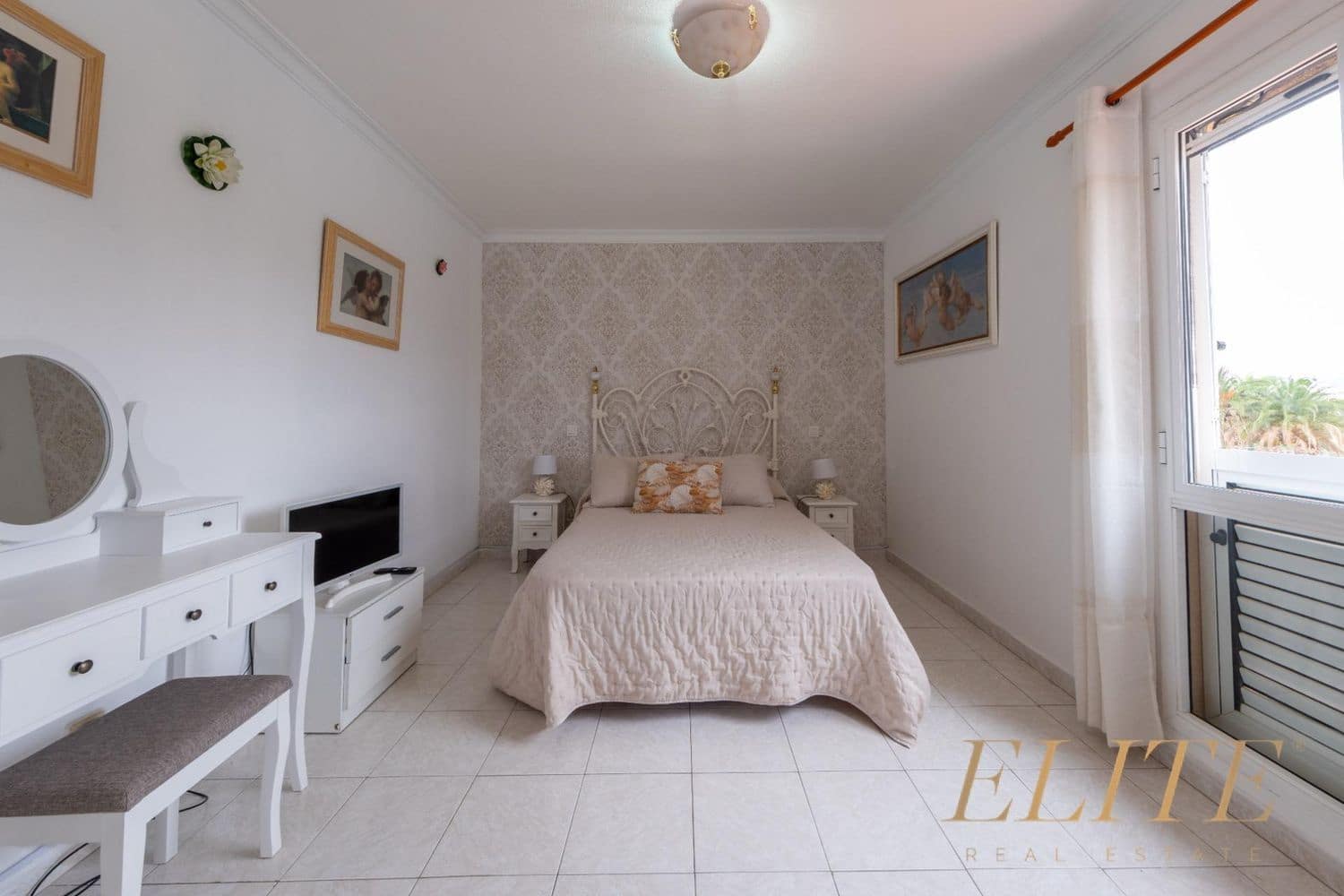 5 bedroom Townhouse for sale in San Bartolome de Tirajana with garage - € 530,000 (Ref: 9586873)