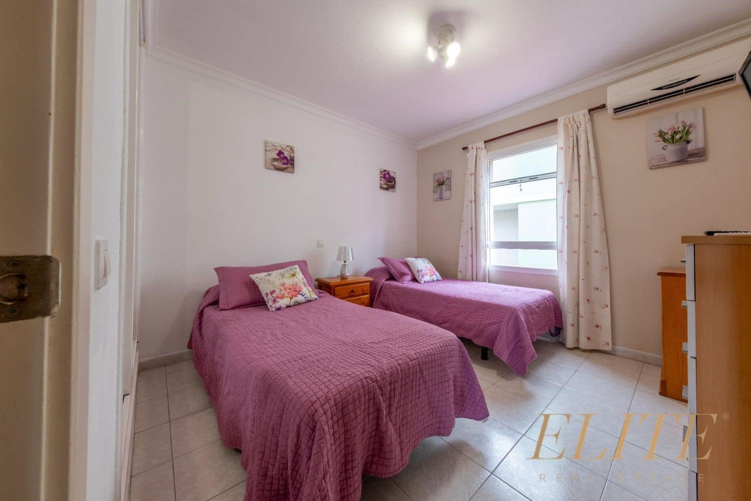 5 bedroom Townhouse for sale in San Bartolome de Tirajana with garage - € 530,000 (Ref: 9586873)