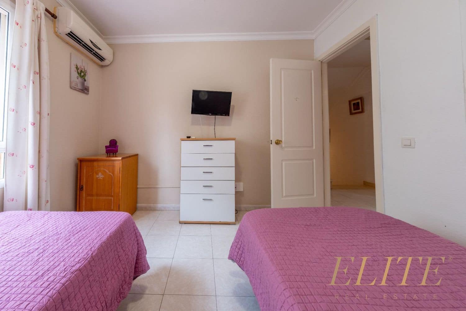 5 bedroom Townhouse for sale in San Bartolome de Tirajana with garage - € 530,000 (Ref: 9586873)