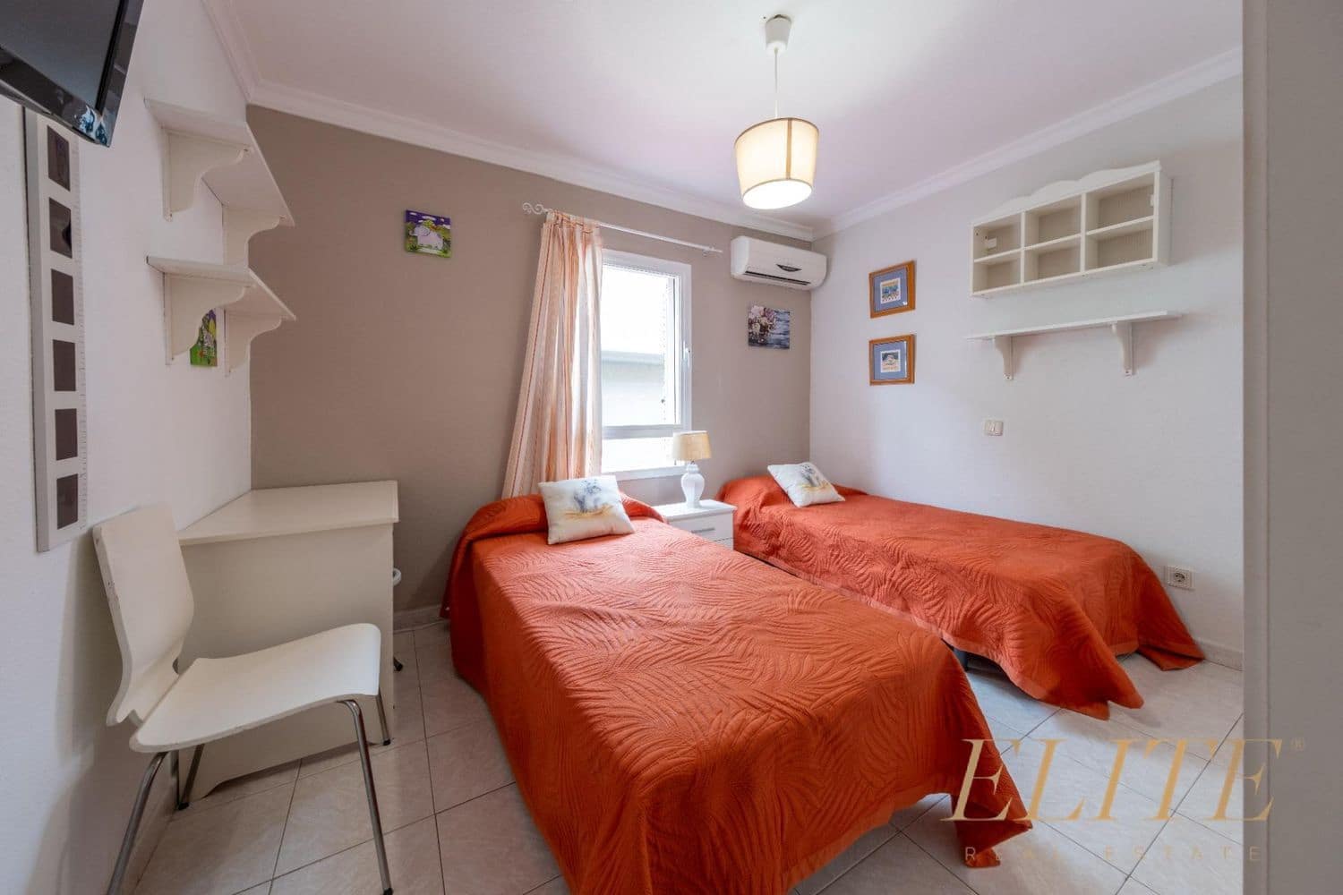 5 bedroom Townhouse for sale in San Bartolome de Tirajana with garage - € 530,000 (Ref: 9586873)