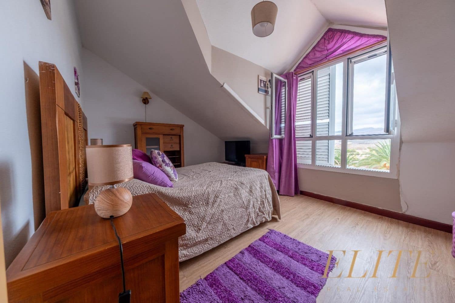 5 bedroom Townhouse for sale in San Bartolome de Tirajana with garage - € 530,000 (Ref: 9586873)