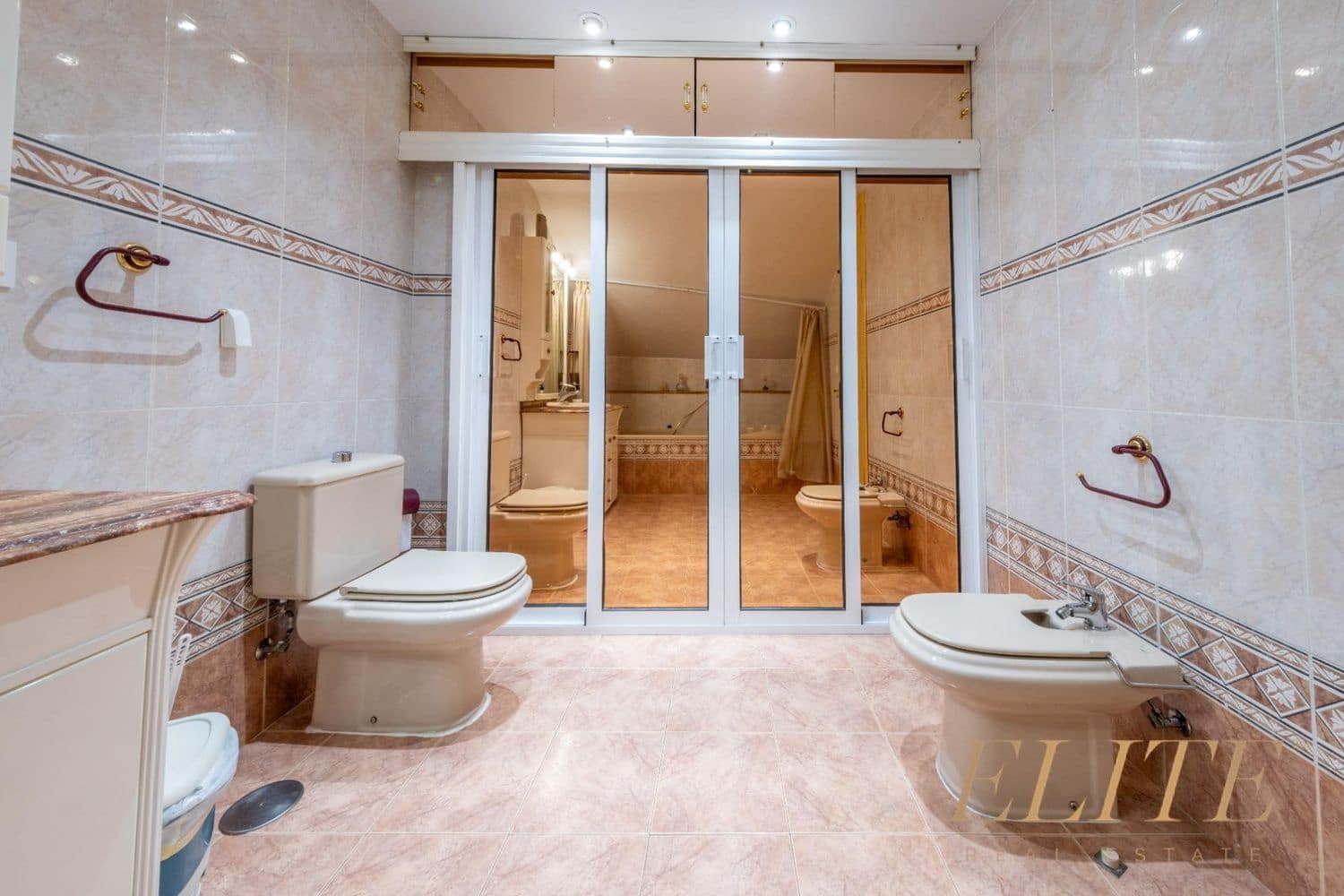 5 bedroom Townhouse for sale in San Bartolome de Tirajana with garage - € 530,000 (Ref: 9586873)