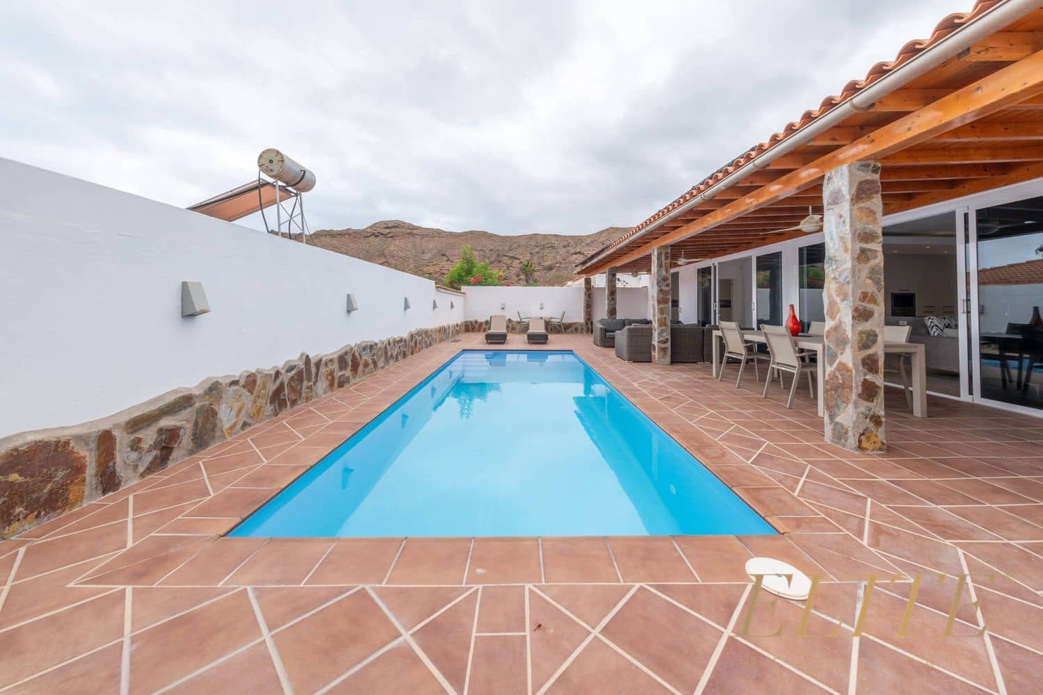 3 slaapkamer Huis te koop in Mogan met zwembad garage - € 780.000 (Ref: 9586875)