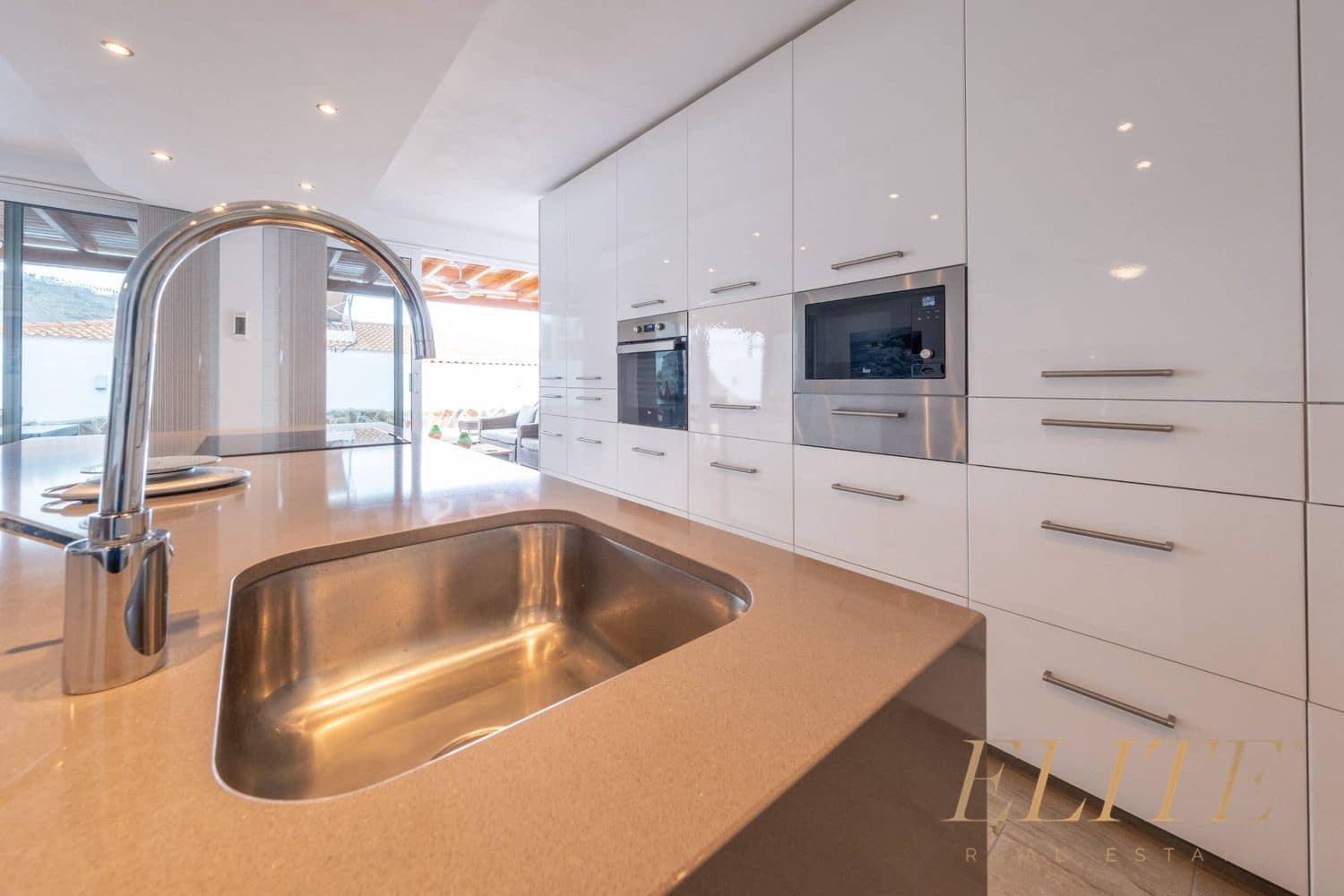 3 slaapkamer Huis te koop in Mogan met zwembad garage - € 780.000 (Ref: 9586875)