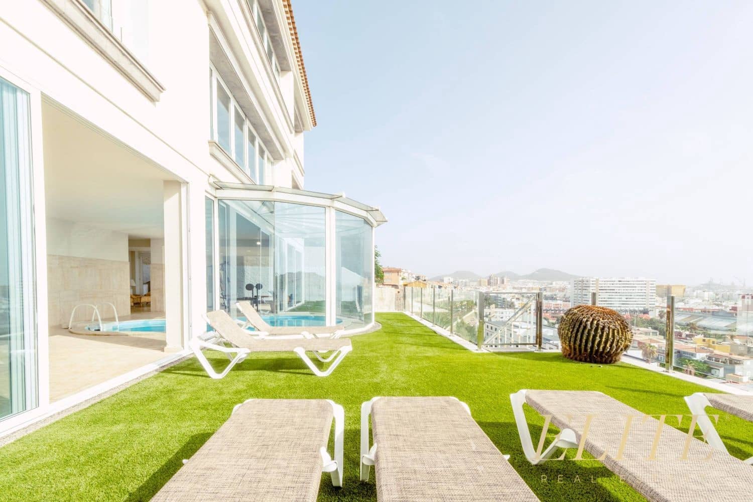 Chalet de 6 habitaciones en Las Palmas de Gran Canaria en venta con garaje - 2.400.000 € (Ref: 9586877)