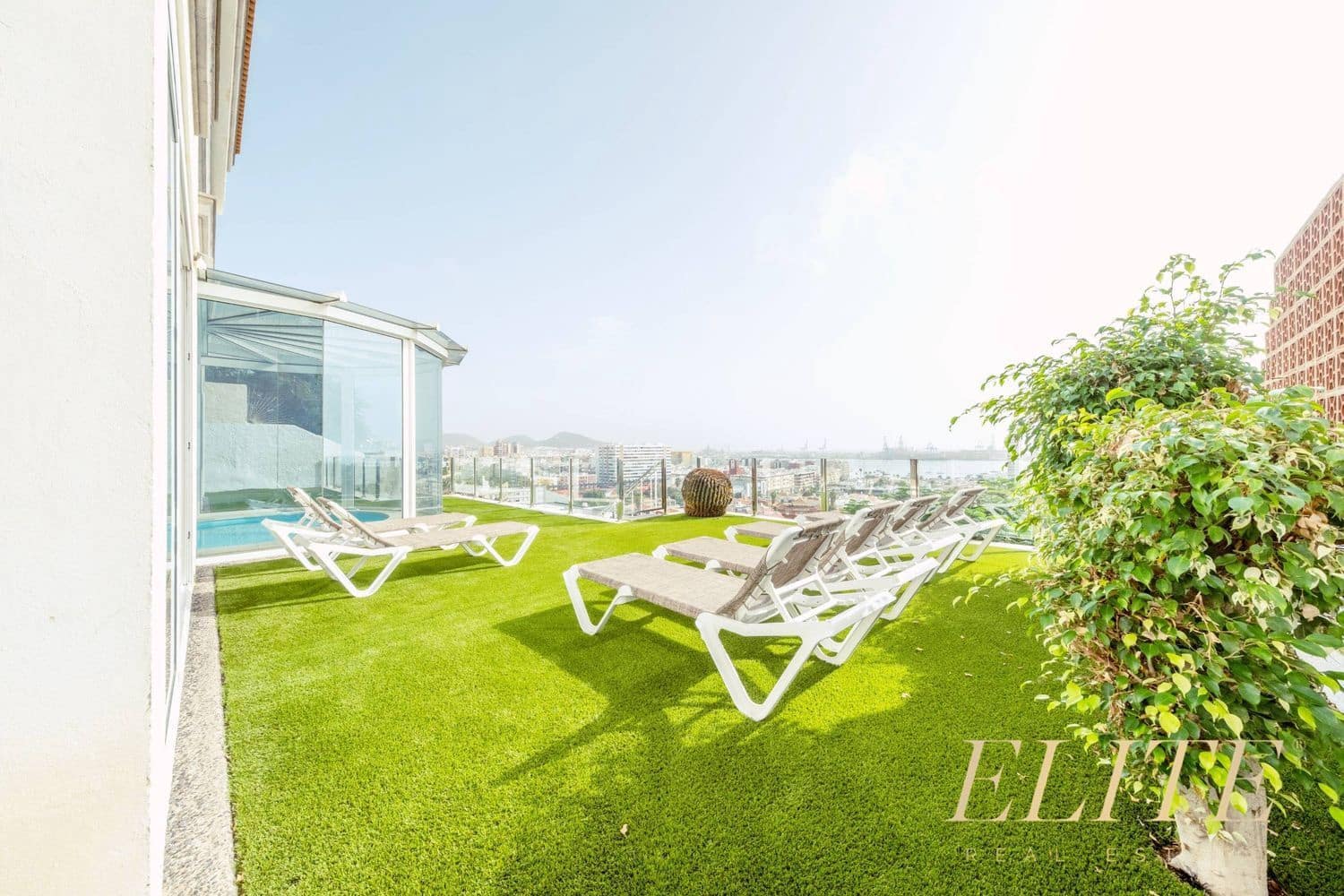 Chalet de 6 habitaciones en Las Palmas de Gran Canaria en venta con garaje - 2.400.000 € (Ref: 9586877)